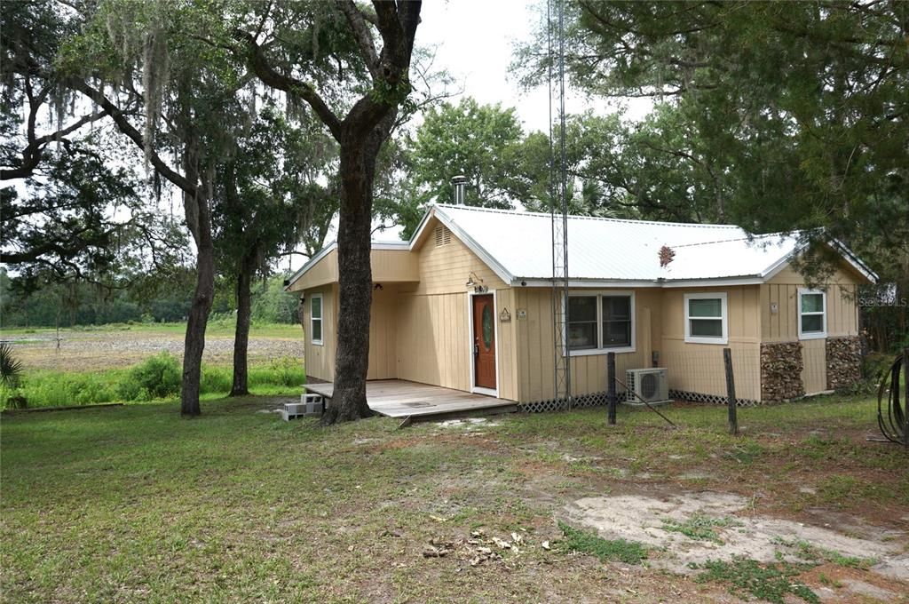 For Sale: $174,900 (2 beds, 1 baths, 1144 Square Feet)