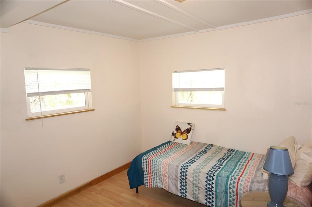 For Sale: $174,900 (2 beds, 1 baths, 1144 Square Feet)