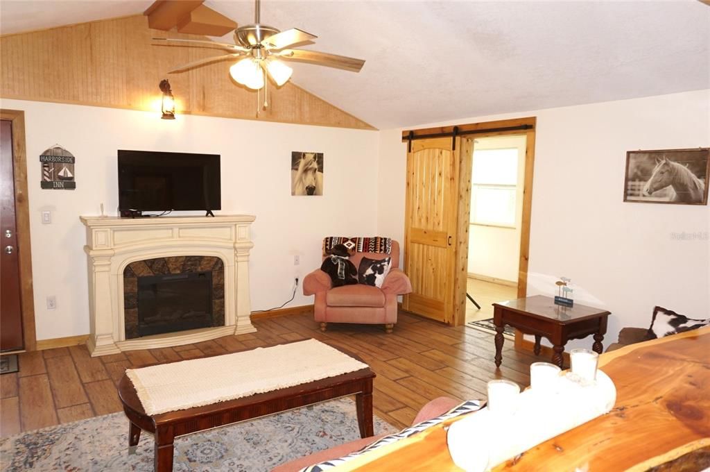 For Sale: $174,900 (2 beds, 1 baths, 1144 Square Feet)