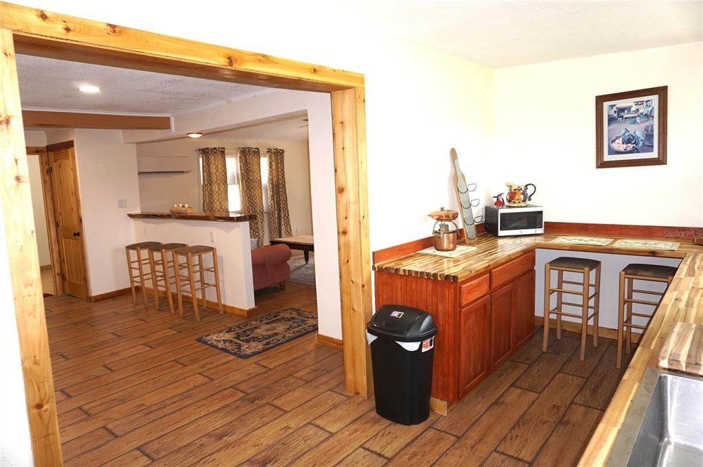 For Sale: $174,900 (2 beds, 1 baths, 1144 Square Feet)