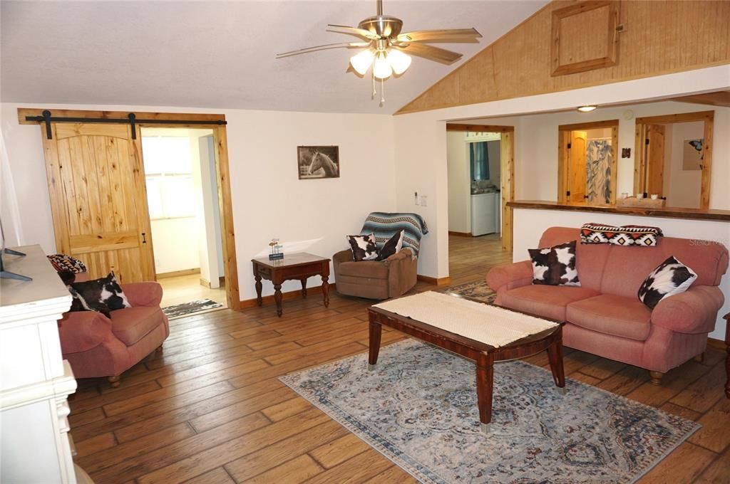 For Sale: $174,900 (2 beds, 1 baths, 1144 Square Feet)