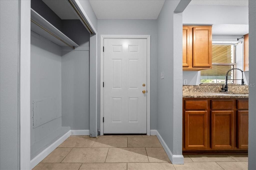 For Sale: $209,900 (3 beds, 1 baths, 1012 Square Feet)