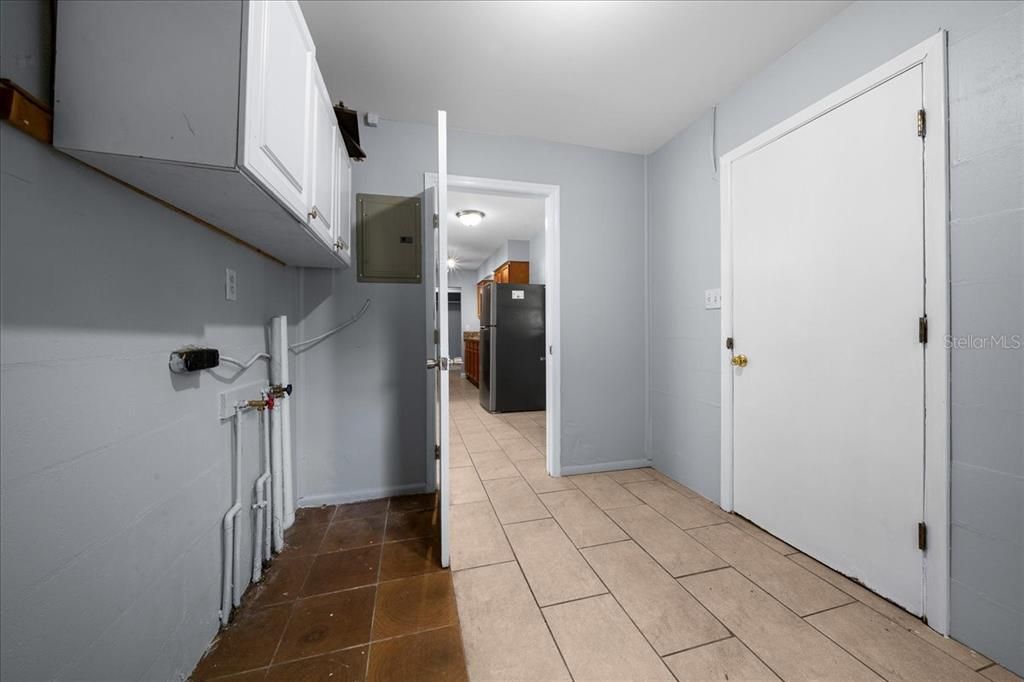 For Sale: $209,900 (3 beds, 1 baths, 1012 Square Feet)