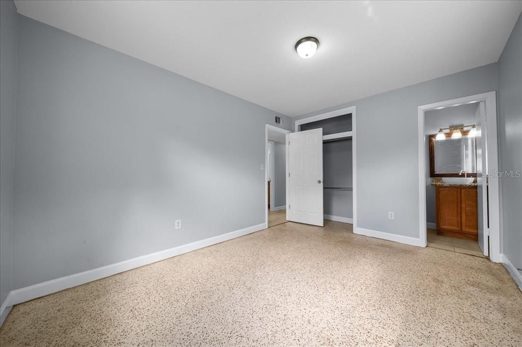 For Sale: $209,900 (3 beds, 1 baths, 1012 Square Feet)
