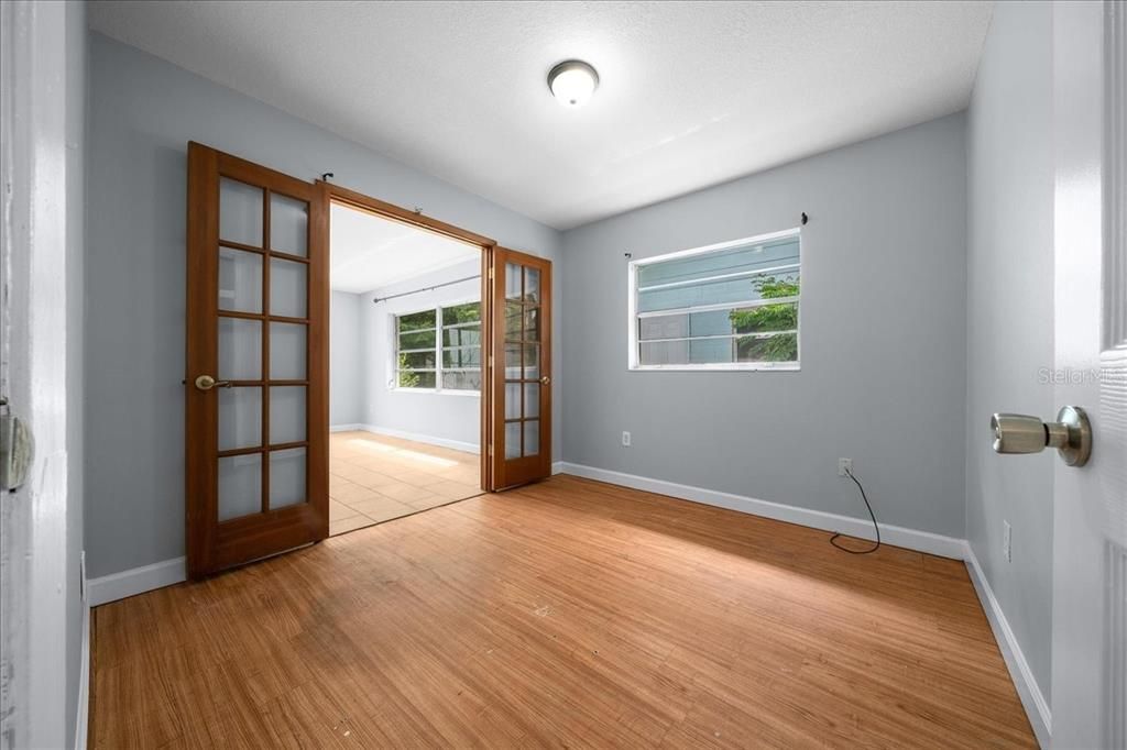 For Sale: $209,900 (3 beds, 1 baths, 1012 Square Feet)