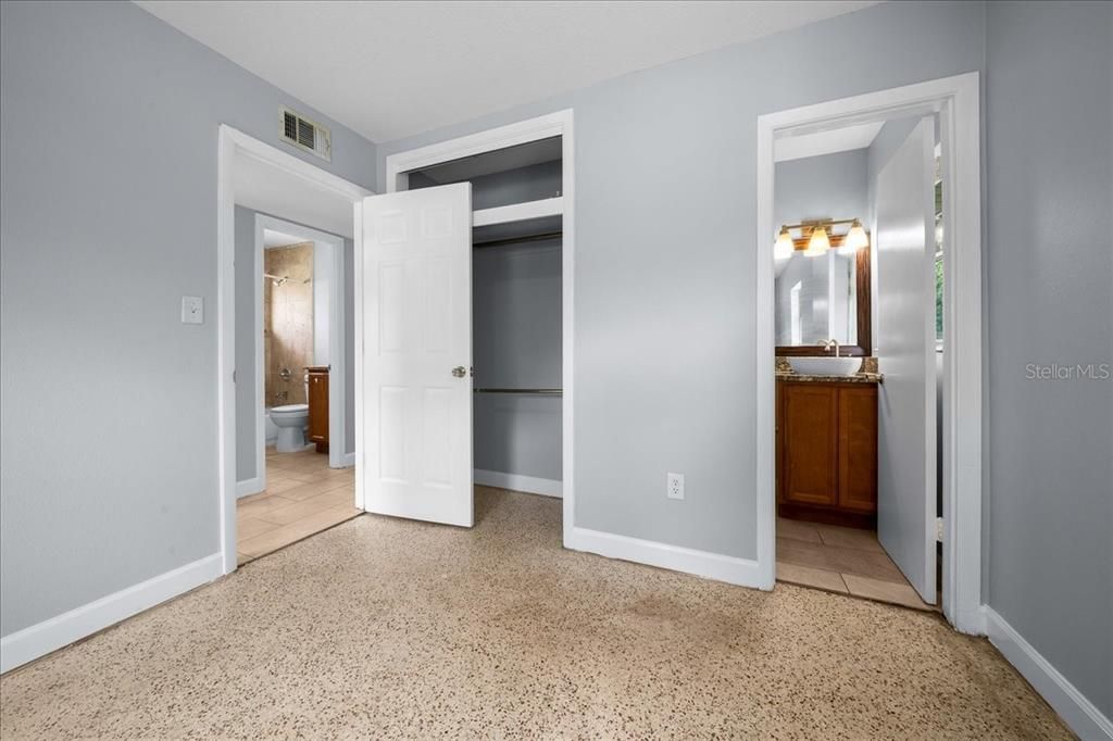 For Sale: $209,900 (3 beds, 1 baths, 1012 Square Feet)