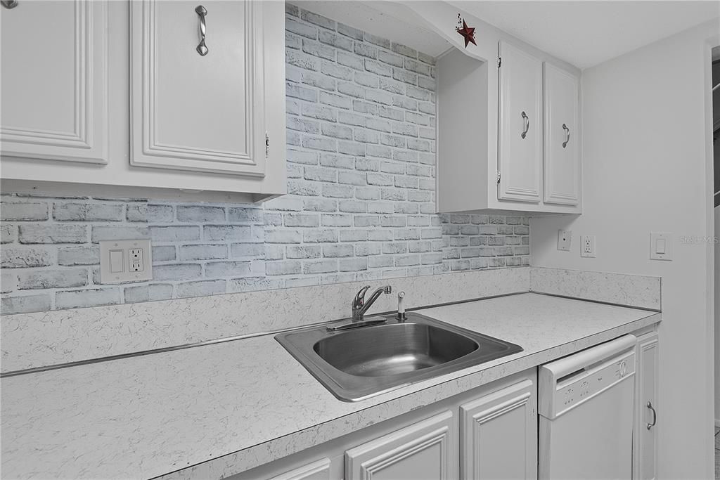 For Sale: $229,900 (2 beds, 2 baths, 1184 Square Feet)