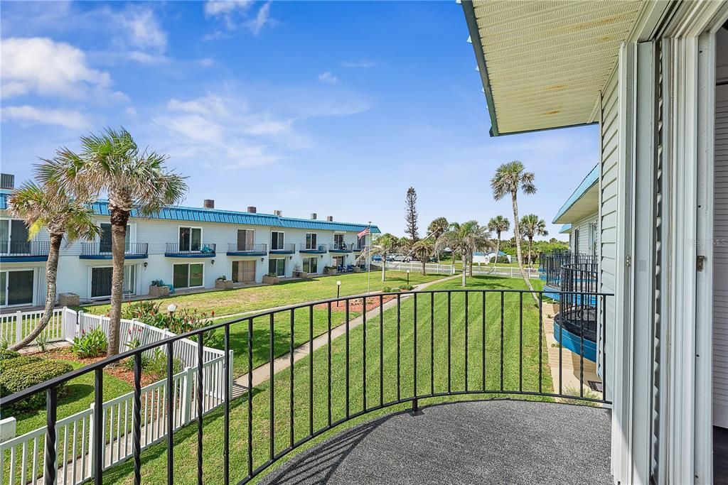 For Sale: $229,900 (2 beds, 2 baths, 1184 Square Feet)