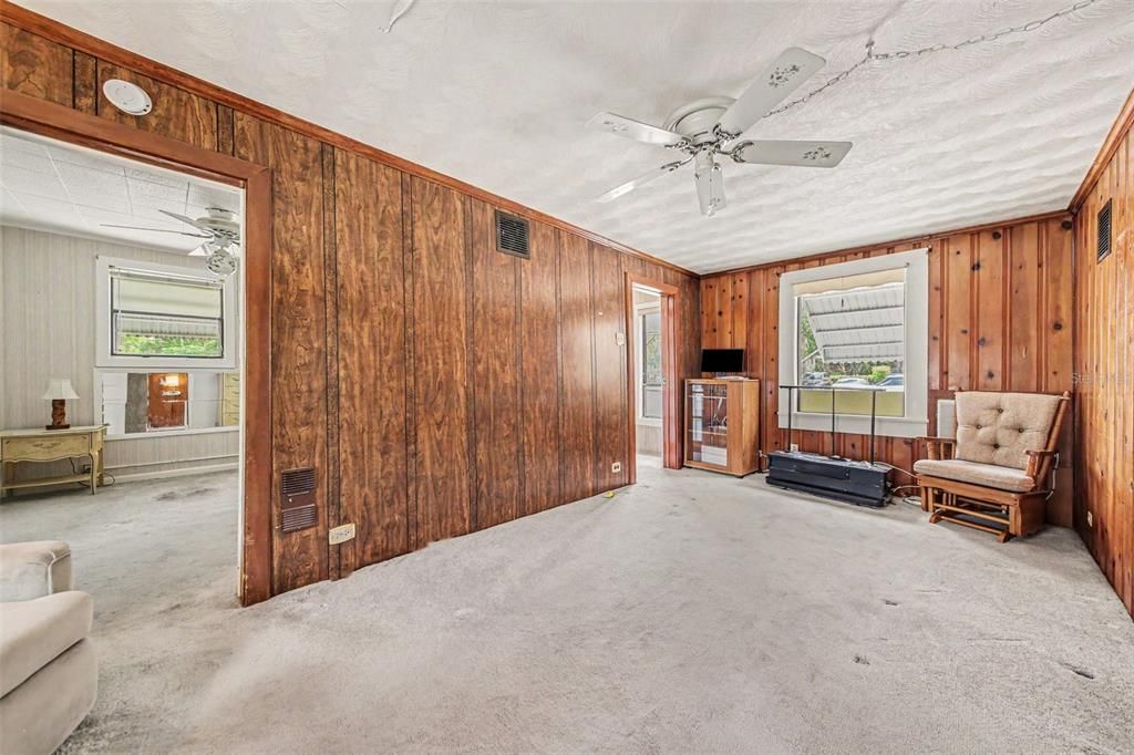 待售: $250,000 (1 贝兹, 1 浴室, 855 平方英尺)