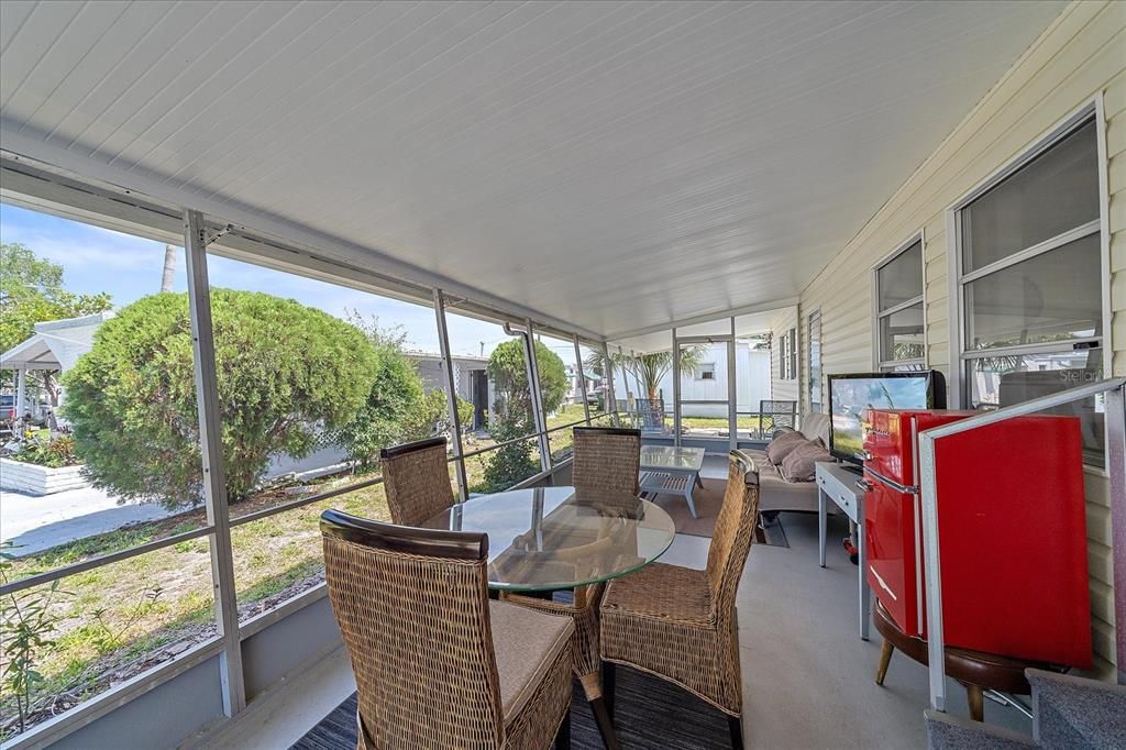 For Sale: $119,900 (2 beds, 1 baths, 900 Square Feet)