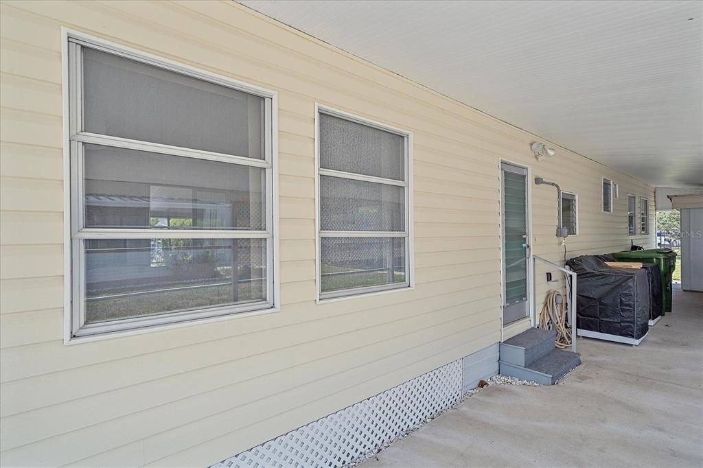 For Sale: $119,900 (2 beds, 1 baths, 900 Square Feet)