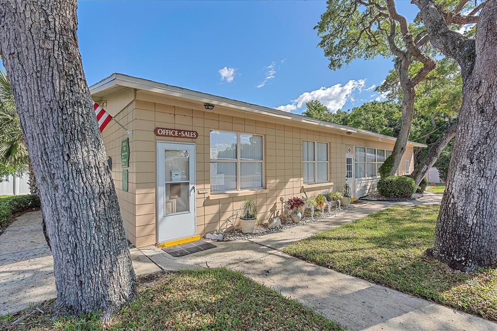 For Sale: $119,900 (2 beds, 1 baths, 900 Square Feet)