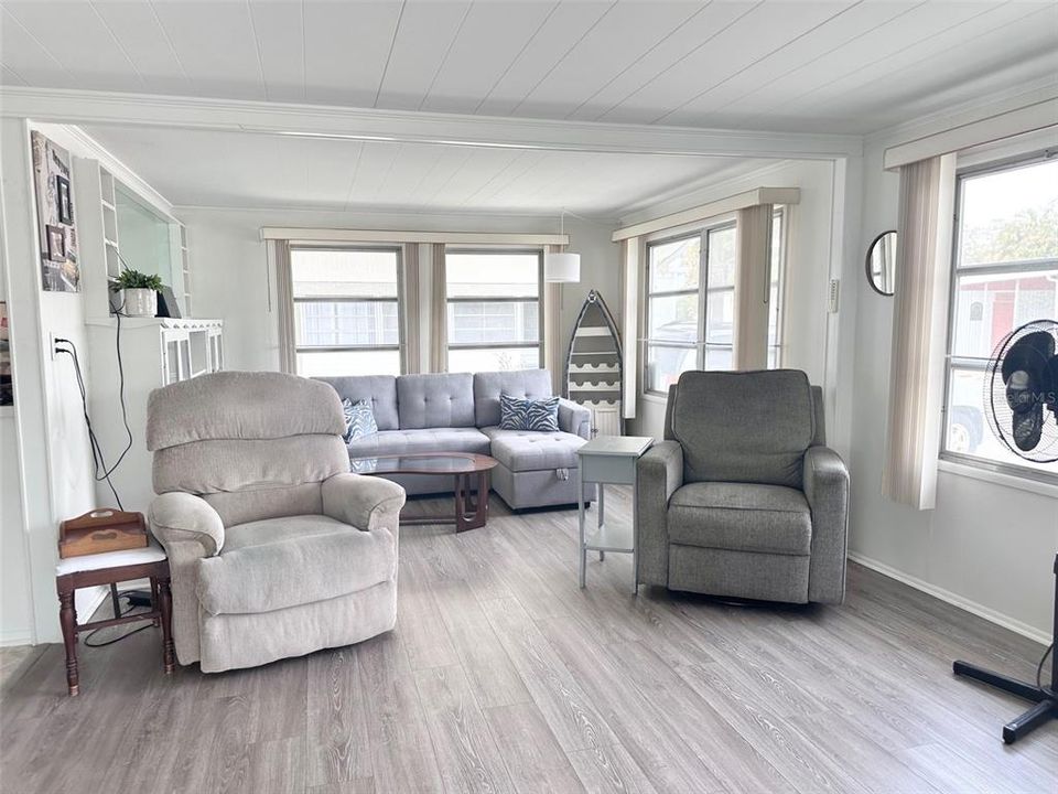 For Sale: $119,900 (2 beds, 1 baths, 900 Square Feet)