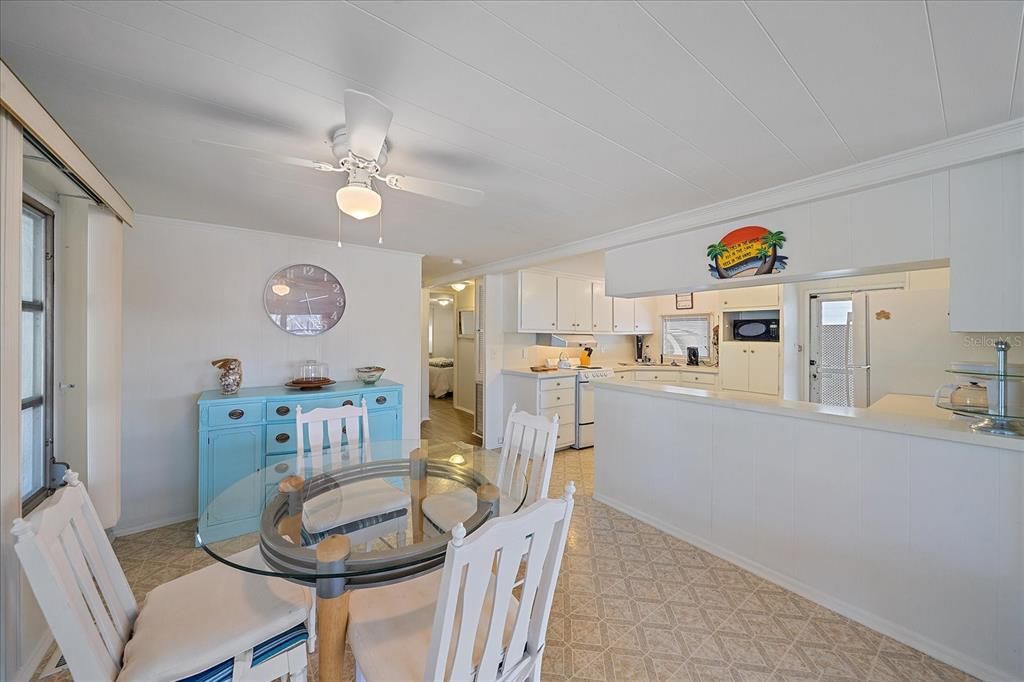 For Sale: $119,900 (2 beds, 1 baths, 900 Square Feet)