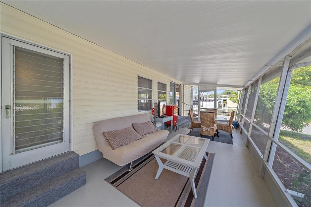 For Sale: $119,900 (2 beds, 1 baths, 900 Square Feet)