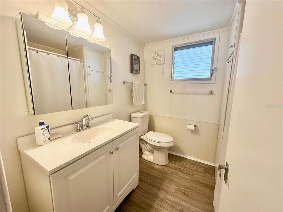 For Sale: $119,900 (2 beds, 1 baths, 900 Square Feet)