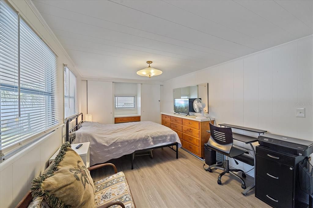 For Sale: $119,900 (2 beds, 1 baths, 900 Square Feet)