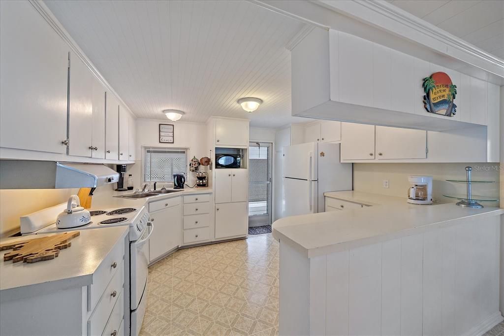 For Sale: $119,900 (2 beds, 1 baths, 900 Square Feet)