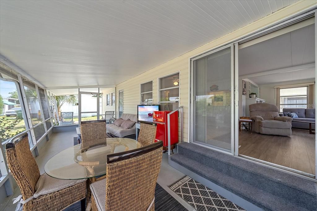 For Sale: $119,900 (2 beds, 1 baths, 900 Square Feet)