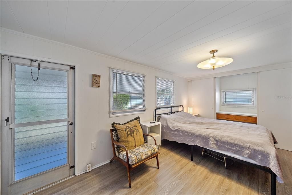 For Sale: $119,900 (2 beds, 1 baths, 900 Square Feet)