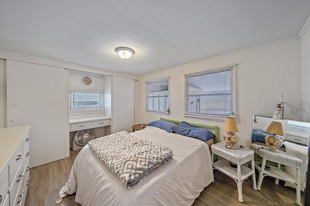 For Sale: $119,900 (2 beds, 1 baths, 900 Square Feet)