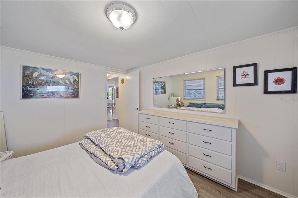 For Sale: $119,900 (2 beds, 1 baths, 900 Square Feet)