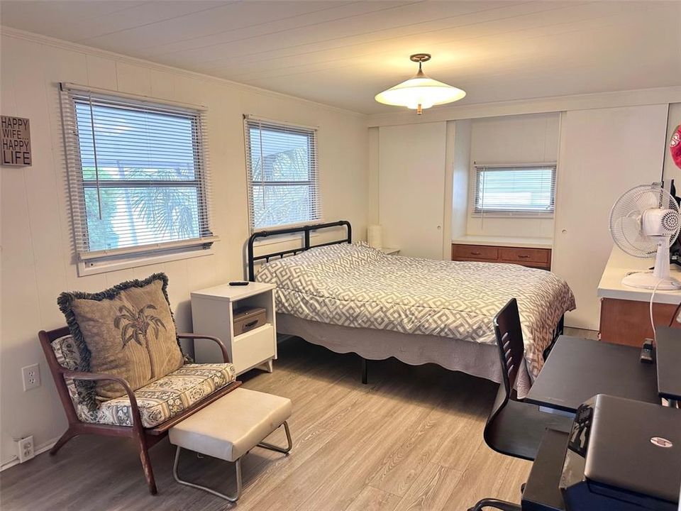 For Sale: $119,900 (2 beds, 1 baths, 900 Square Feet)