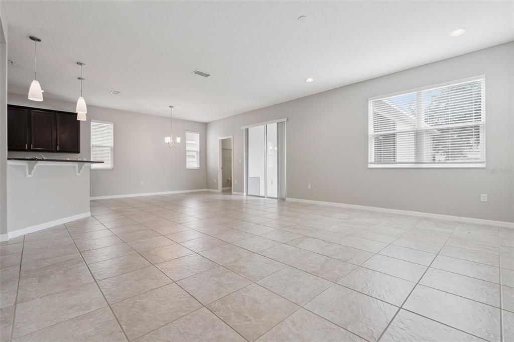 出租: $3,800 (4 贝兹, 2 浴室, 2612 平方英尺)