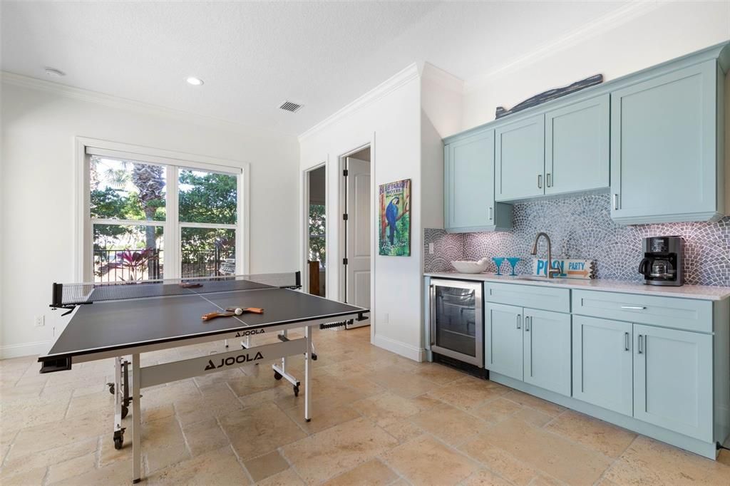 For Sale: $1,949,000 (6 beds, 5 baths, 3858 Square Feet)