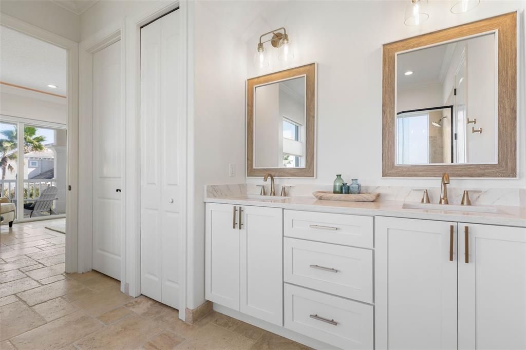 For Sale: $1,949,000 (6 beds, 5 baths, 3858 Square Feet)
