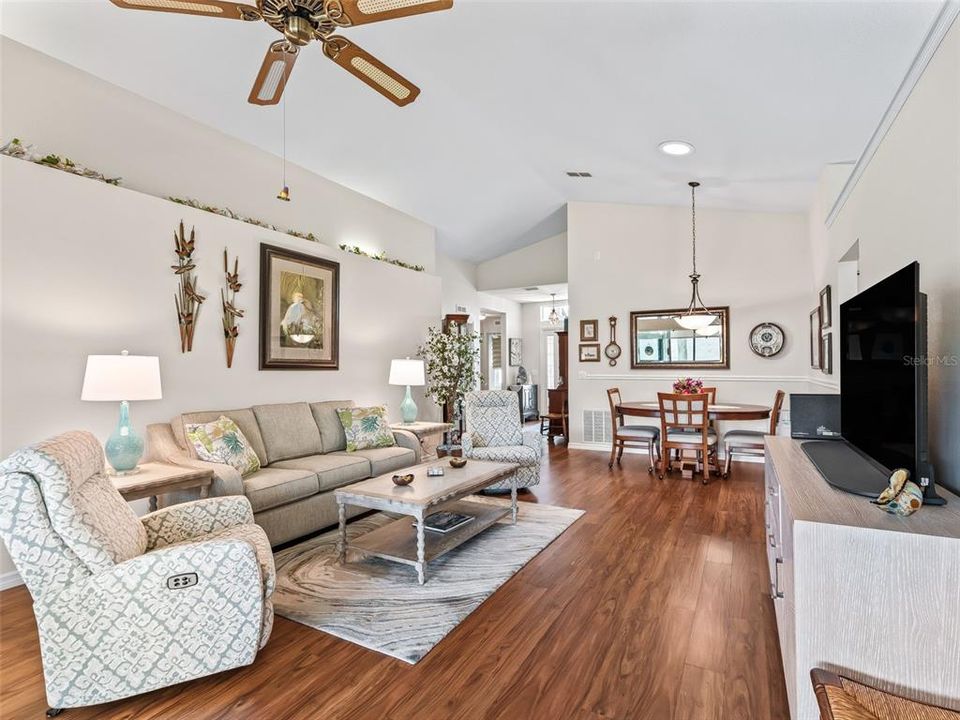 For Sale: $310,000 (3 beds, 2 baths, 1557 Square Feet)