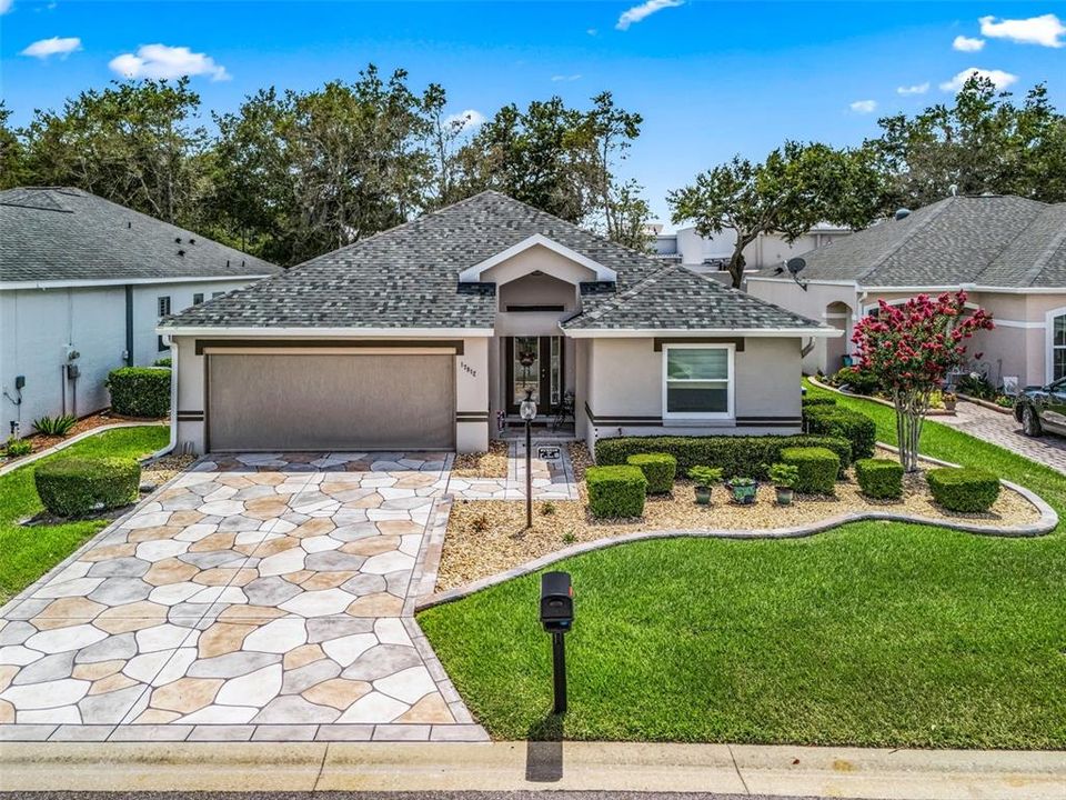 For Sale: $310,000 (3 beds, 2 baths, 1557 Square Feet)