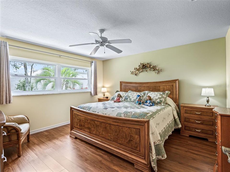 For Sale: $310,000 (3 beds, 2 baths, 1557 Square Feet)