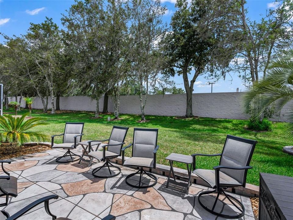 For Sale: $310,000 (3 beds, 2 baths, 1557 Square Feet)