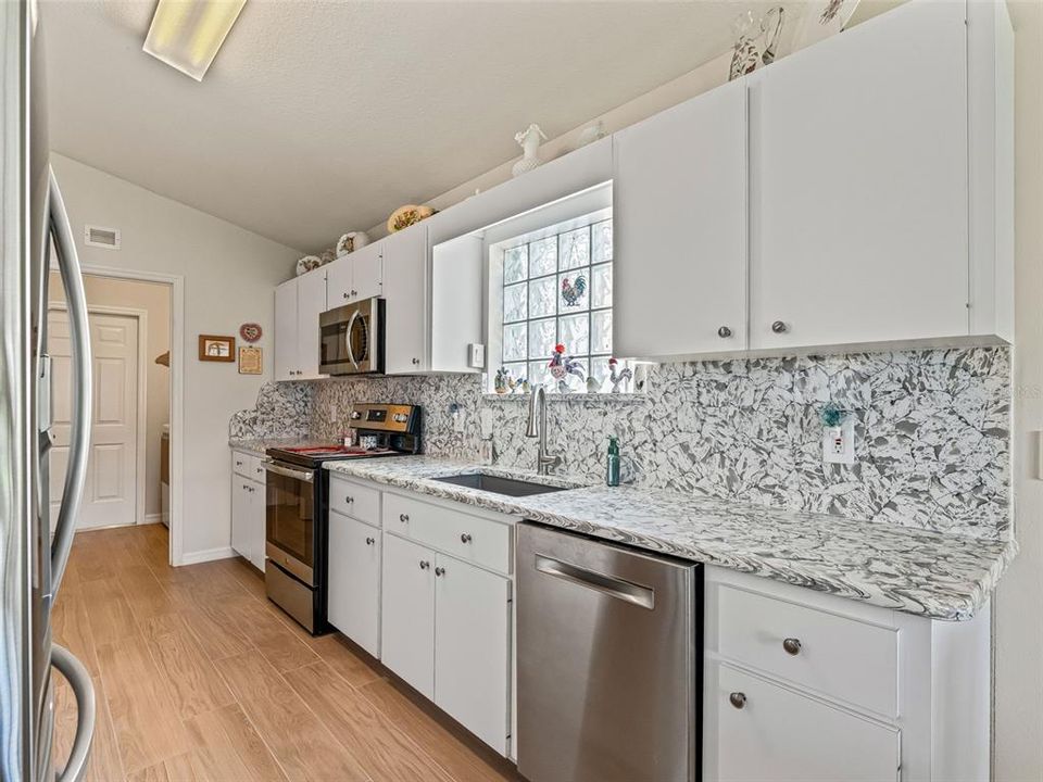 For Sale: $310,000 (3 beds, 2 baths, 1557 Square Feet)