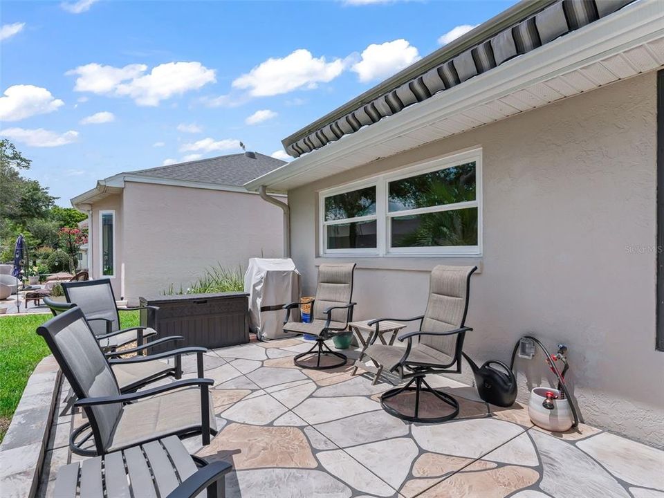 For Sale: $310,000 (3 beds, 2 baths, 1557 Square Feet)