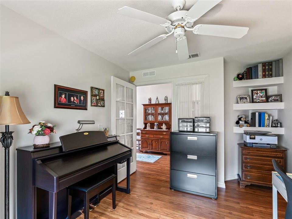 For Sale: $310,000 (3 beds, 2 baths, 1557 Square Feet)