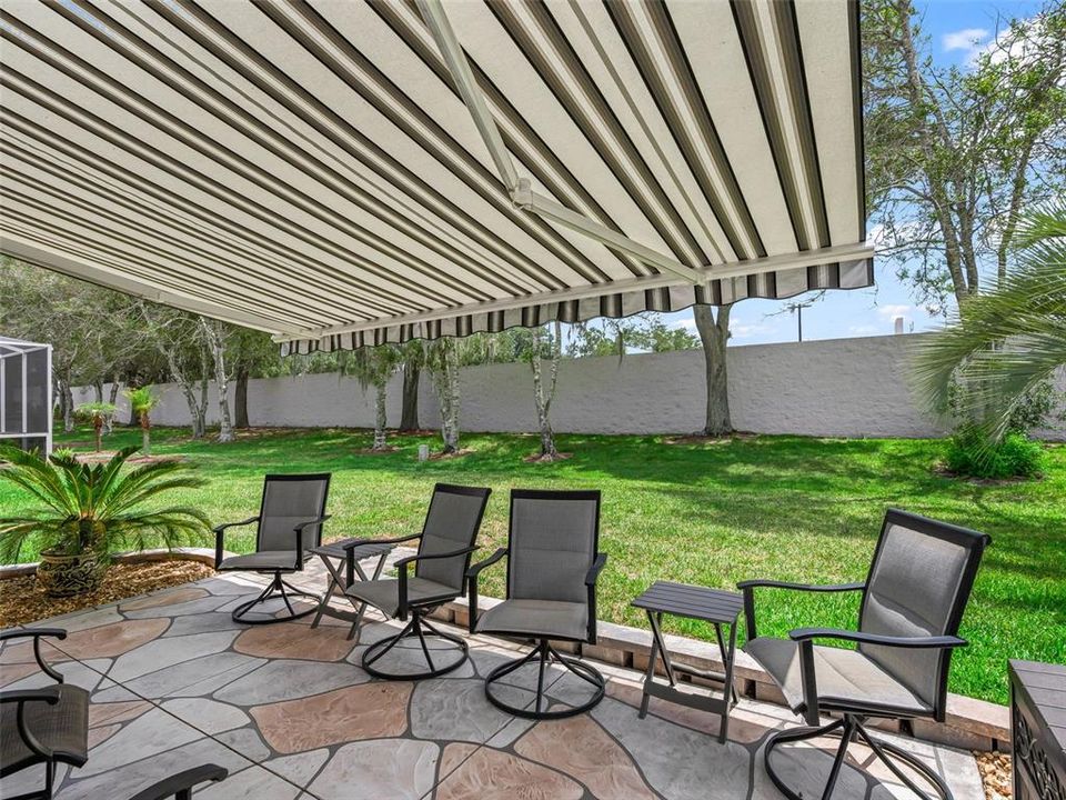 For Sale: $310,000 (3 beds, 2 baths, 1557 Square Feet)
