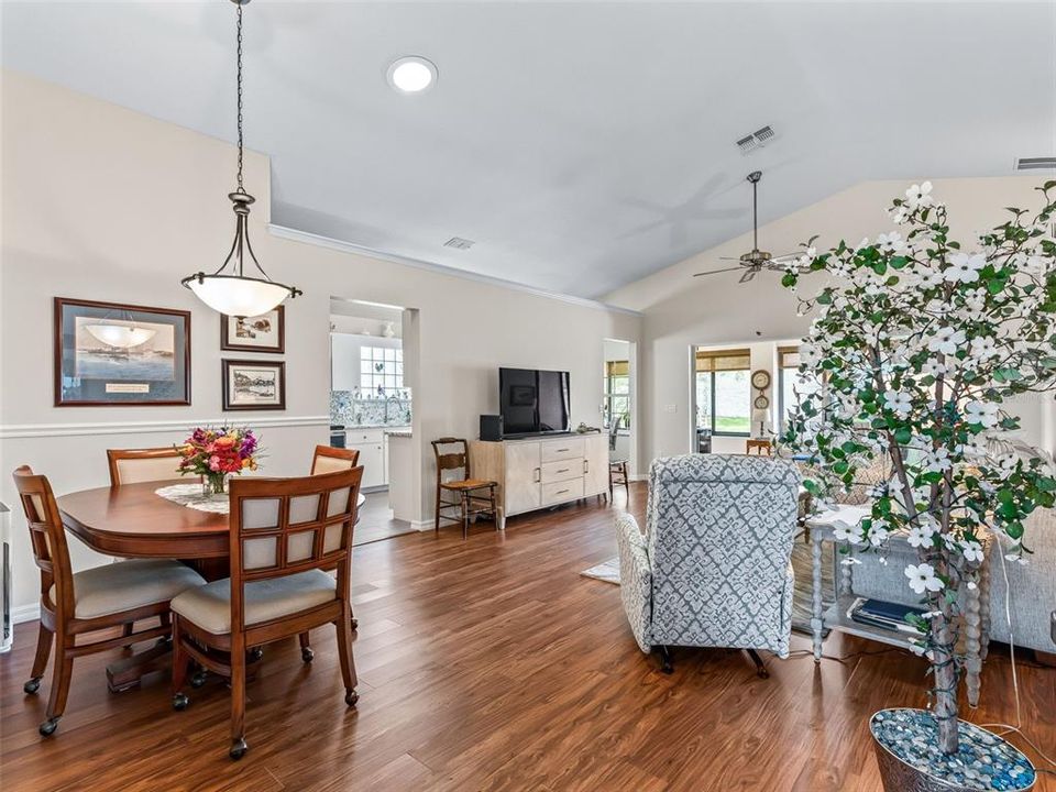 For Sale: $310,000 (3 beds, 2 baths, 1557 Square Feet)