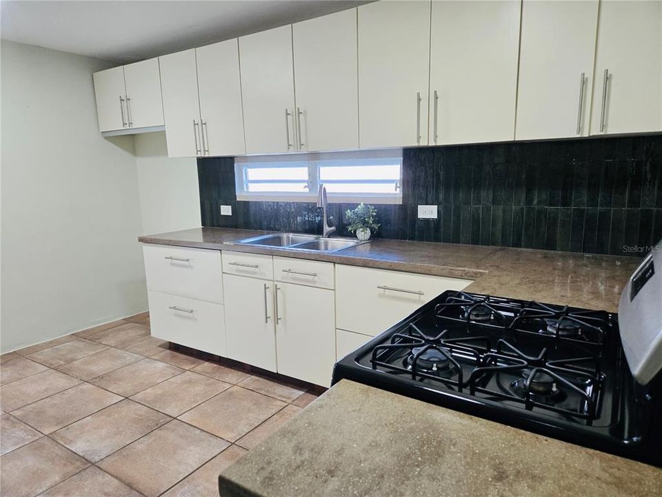 На продажу: $359,900 (3 спален, 2 ванн, 0 Квадратных фут)