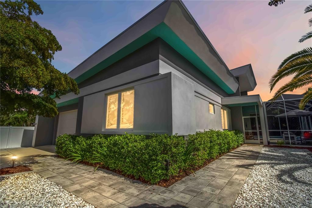 For Sale: $1,120,000 (3 beds, 2 baths, 1917 Square Feet)
