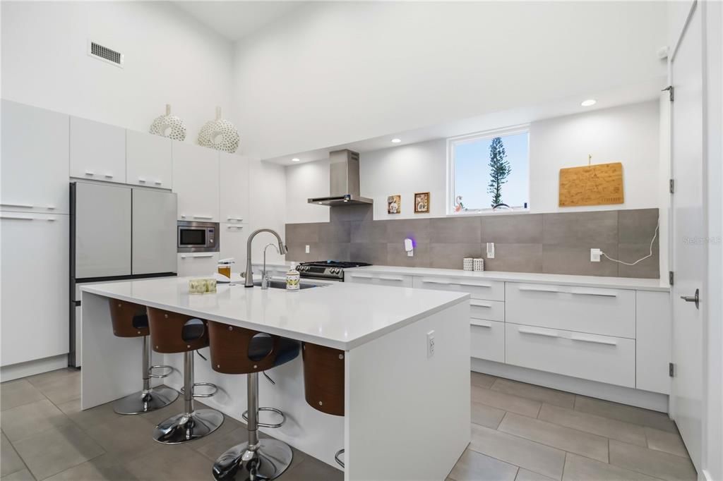 For Sale: $1,120,000 (3 beds, 2 baths, 1917 Square Feet)