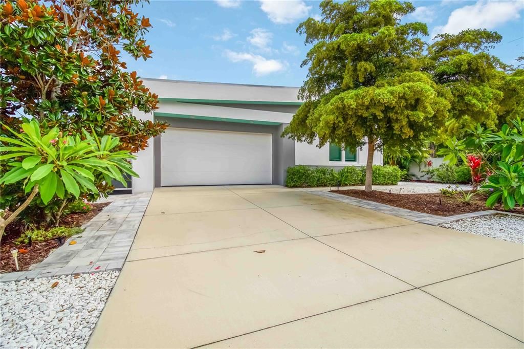For Sale: $1,120,000 (3 beds, 2 baths, 1917 Square Feet)