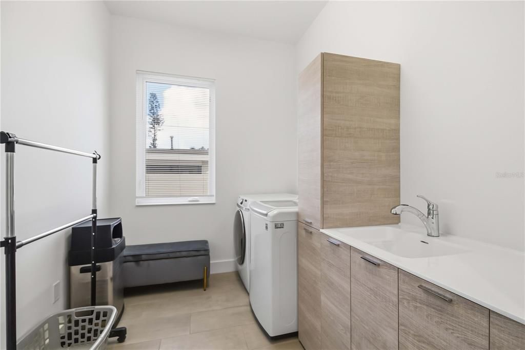 For Sale: $1,120,000 (3 beds, 2 baths, 1917 Square Feet)