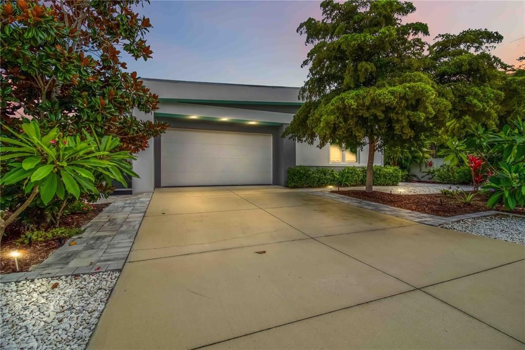 For Sale: $1,120,000 (3 beds, 2 baths, 1917 Square Feet)