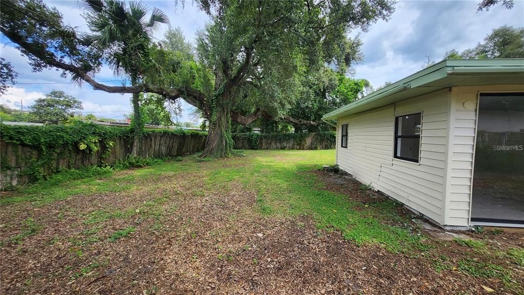 For Rent: $1,250 (1 beds, 1 baths, 1485 Square Feet)