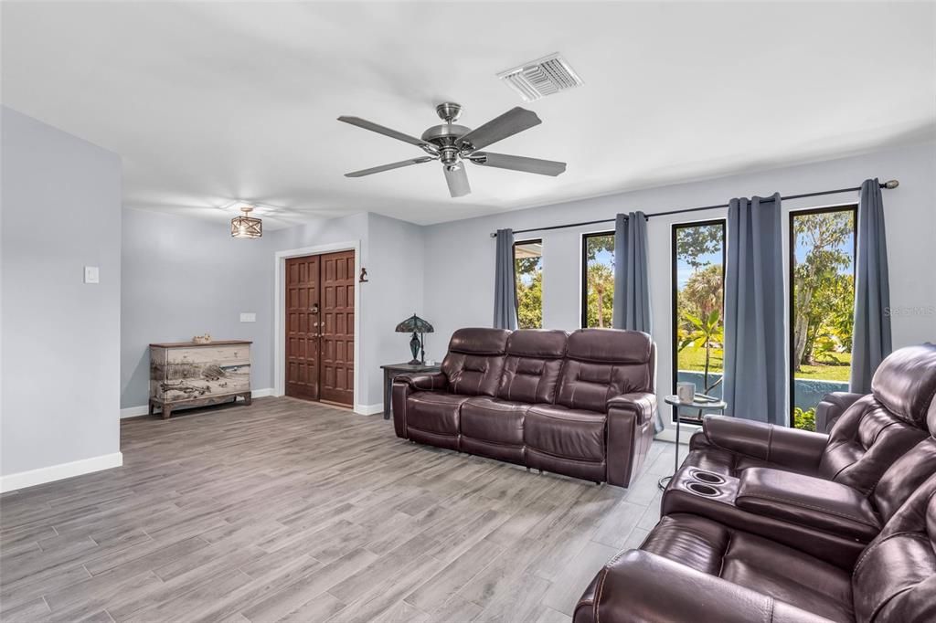For Sale: $560,000 (2 beds, 2 baths, 1512 Square Feet)
