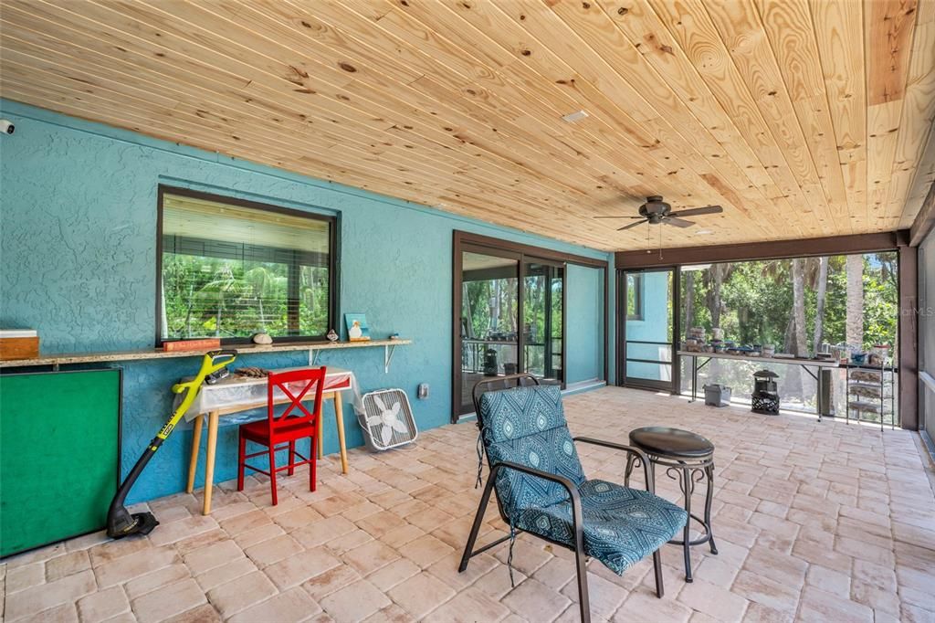 For Sale: $560,000 (2 beds, 2 baths, 1512 Square Feet)