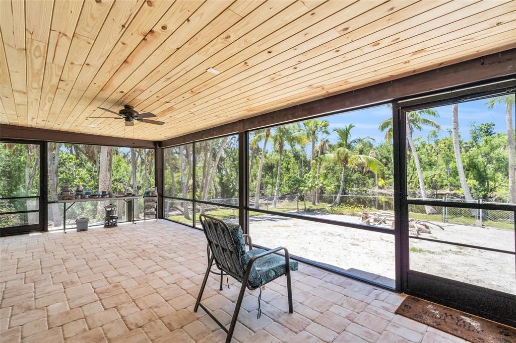For Sale: $560,000 (2 beds, 2 baths, 1512 Square Feet)