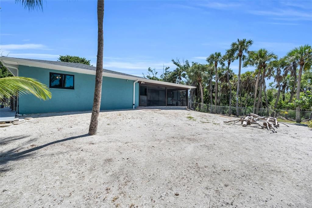 For Sale: $560,000 (2 beds, 2 baths, 1512 Square Feet)
